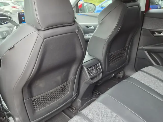 Peugeot 3008 1.2 PureTech Allure 2018 Benzine 18