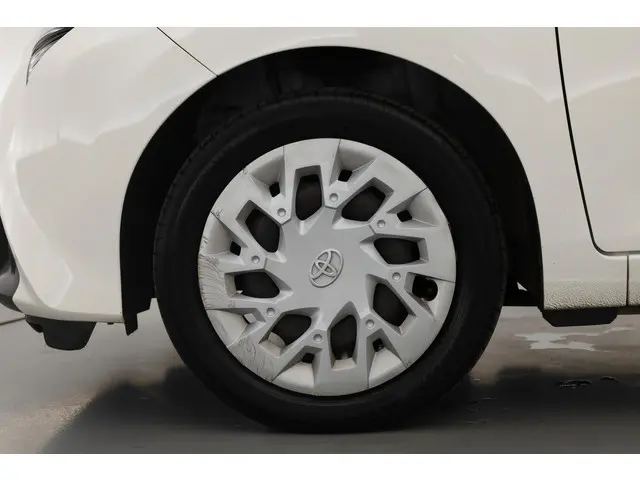 Toyota Aygo 1.0 VVT-i x-play 2021 Benzine 28