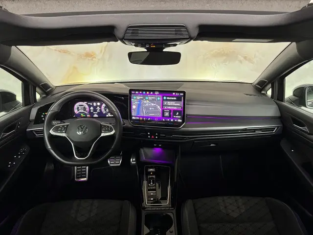 Volkswagen Golf 1.5 eTSI R line 2024 Benzine 17