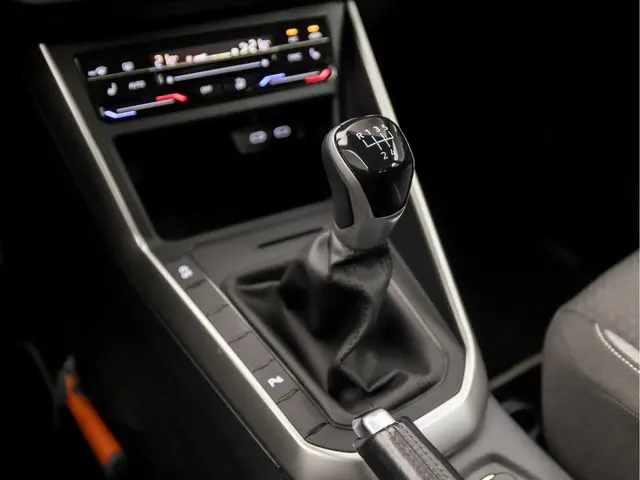 Volkswagen Polo 1.0 TSI Life Sport 2022 Benzine 12