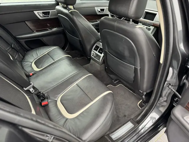 Jaguar XF 2.2D 2015 Diesel 10