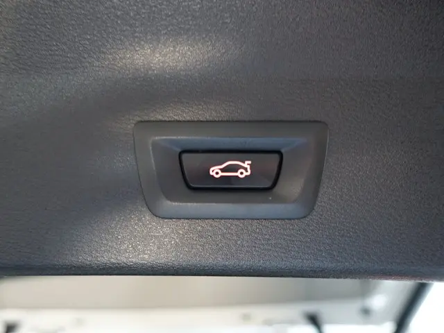 BMW X1 sDrive18i High Executive Aut- 2017 Benzine 28