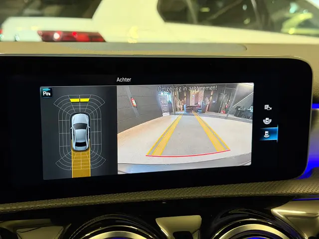 Mercedes-Benz A-Klasse 180 AMG Line 2020 Benzine 12