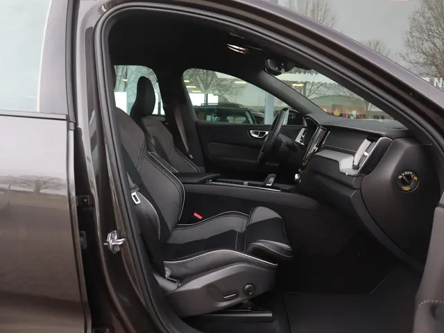 Volvo XC60 2.0 B4 R-Design 2022 Benzine 14