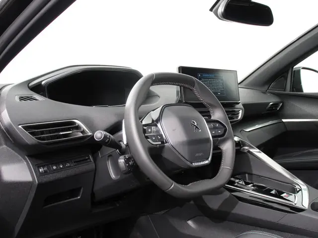 Peugeot 3008 1.2 PureTech Allure 2024 Benzine 2
