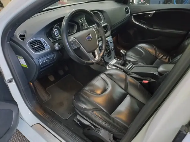 Volvo V40 2.0 D2 Ocean Race Lage km stand!! 2015 Diesel 8