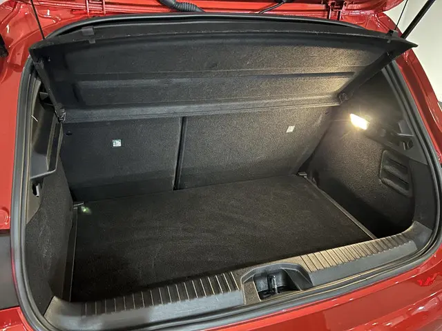 Mitsubishi Colt 1.0T MT Intense 2024 Benzine 8