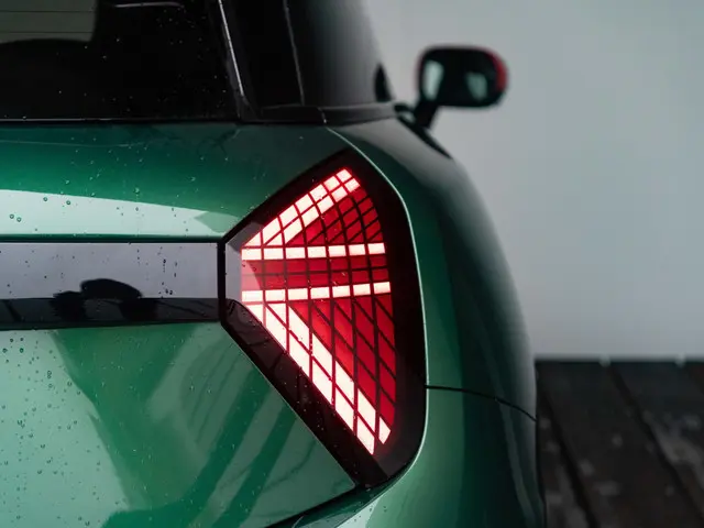 MINI 3-Deurs Cooper E 2024 Elektrisch 19