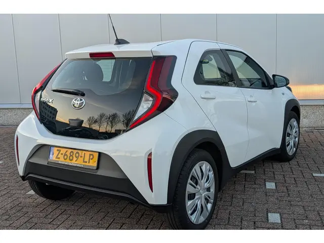 Toyota Aygo X 1.0 VVT-i MT Play 2024 Benzine 8