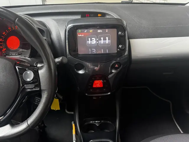 Toyota Aygo 1.0 VVT-i x-clusiv Cabrio 2017 Benzine 19