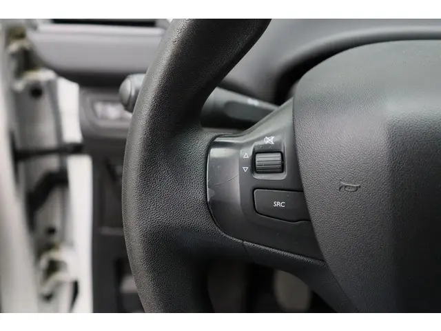 Peugeot 208 1.2 PureTech Blue Lion 2017 Benzine 17