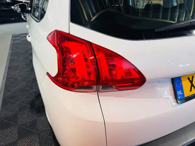 Peugeot 2008 1.2 PureTech Blue Lease 2014 Benzine 20