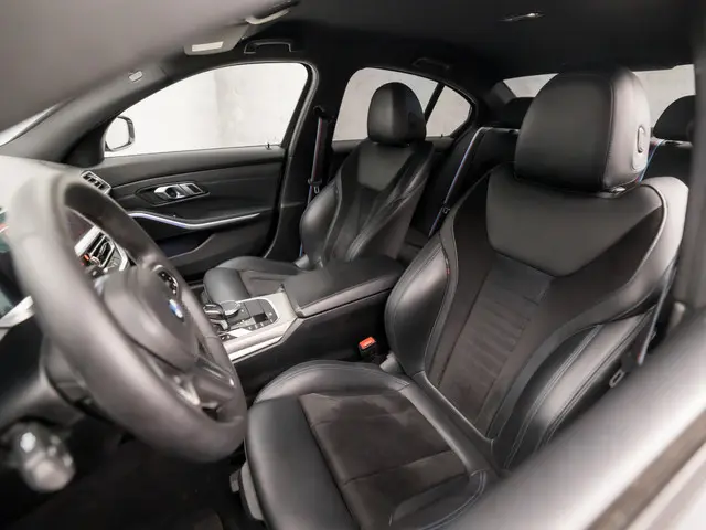 BMW 3 Serie 320i M Sport 2020 Benzine 13