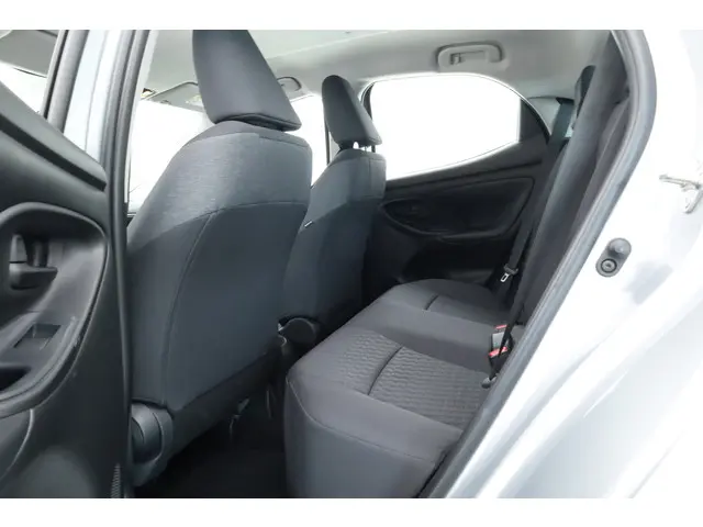 Toyota Yaris 1.5 VVT-i Dynamic 2023 Benzine 22