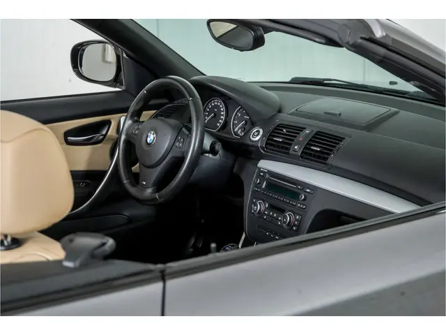 BMW 1 Serie Cabrio 120i High Executive 2012 Benzine 34