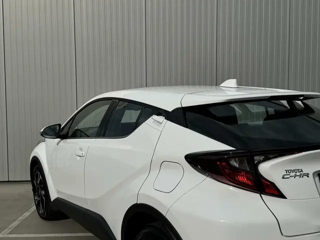 Toyota C-HR 1.8 Hybrid Dynamic 2023 Hybride Benzine 36