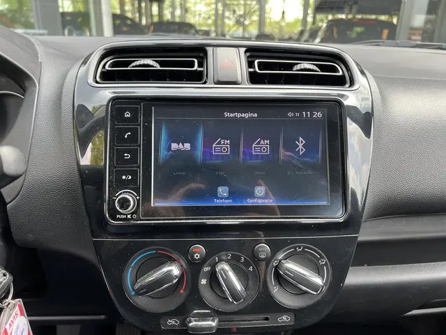 Mitsubishi Space Star 1.2 Connect+ 2024 Benzine 10