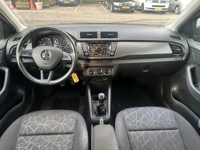 Škoda Fabia 1.0 TSI Clever , navigatie , pdc 2018 Benzine 9