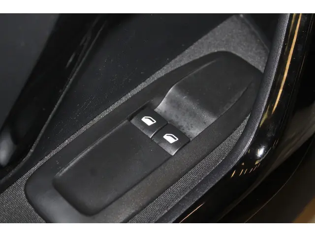 Peugeot 208 1.0 VTi Access 2014 Benzine 15