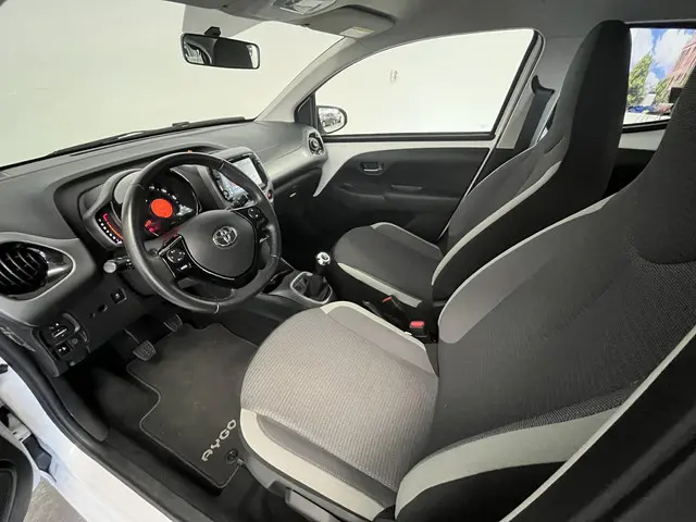 Toyota Aygo 1.0 VVT-i x-play 2022 Benzine 11