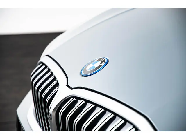 BMW 3 Serie 330e 2025 Hybride Benzine 43