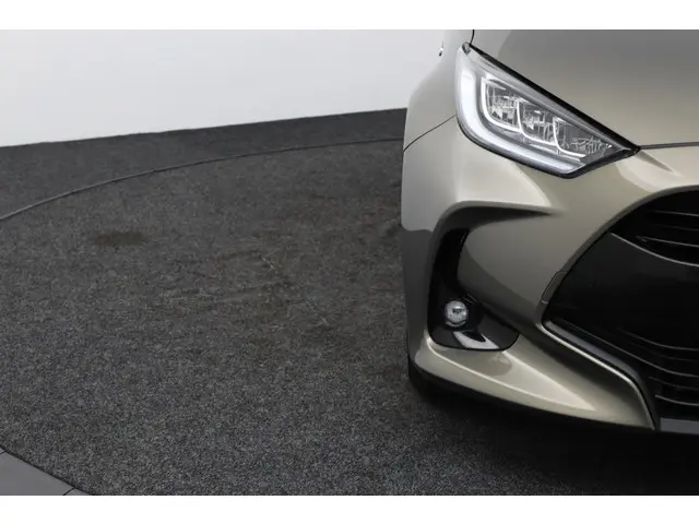 Toyota Yaris 1.5 Hybrid Dynamic 2020 Hybride Benzine 35