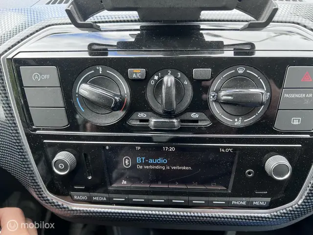 Volkswagen up! 1.0 BMT move up! 2017 Benzine 22