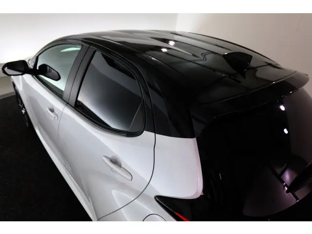 Toyota Yaris 1.5 Hybrid GR Sport 2023 Hybride Benzine 25