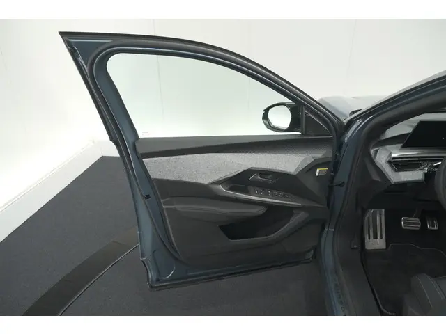 Peugeot 3008 1.2 Hybrid 145 GT 2025 Hybride Benzine 66