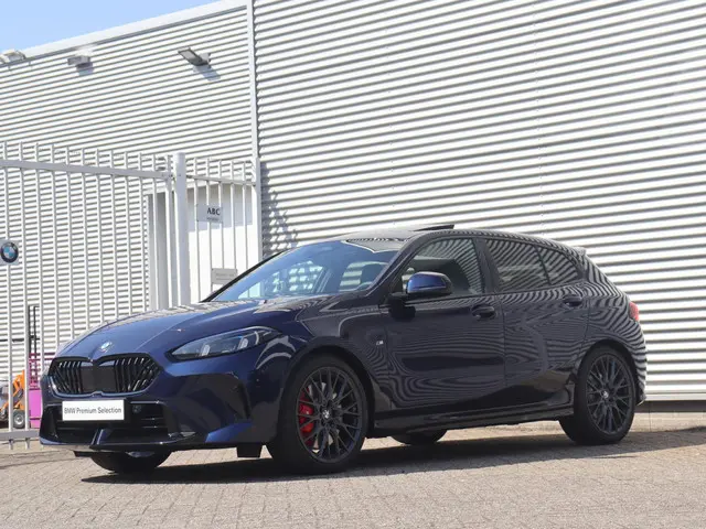 BMW 1 Serie 5-deurs 120 2025 Benzine 29