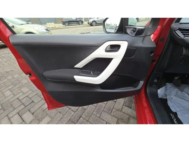 Peugeot 208 1.0 VTi LIKE 2014 Benzine 15