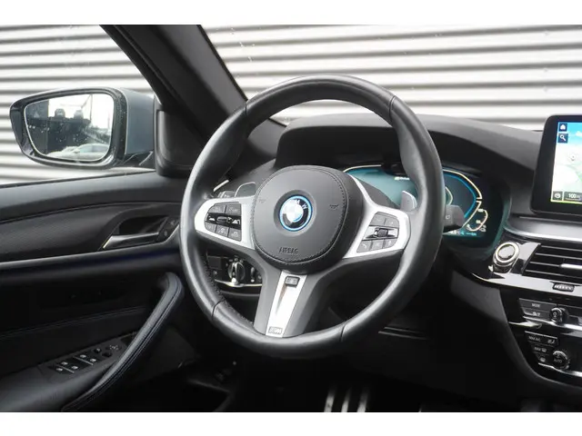 BMW 5 Serie Touring 530e xDrive 2023 Hybride Benzine 15