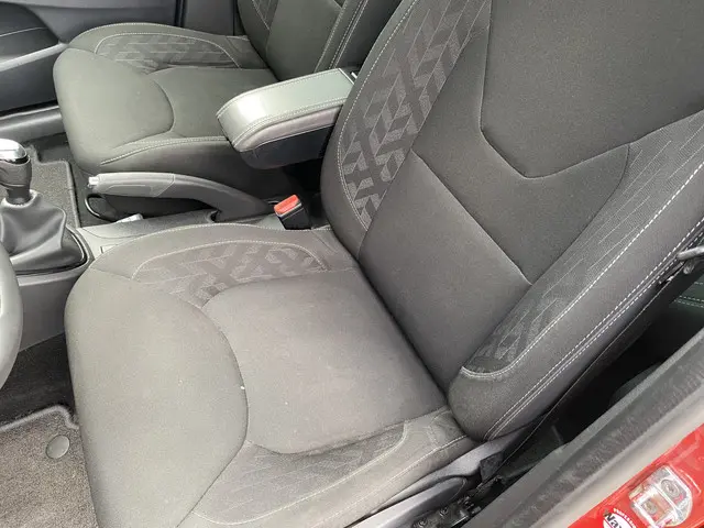 Renault Clio 0.9 TCe Limited 2018 Benzine 12