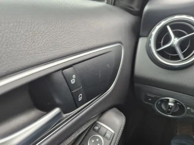 Mercedes-Benz GLA 200 Ambition 2015 Benzine 8