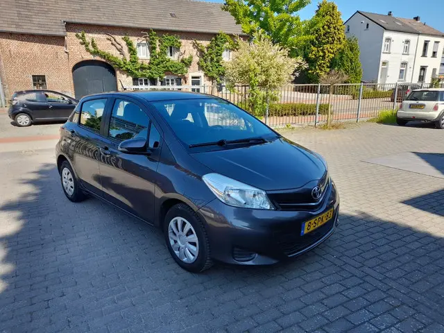 Toyota Yaris 1.3 VVT-i Now 2013 Benzine 13