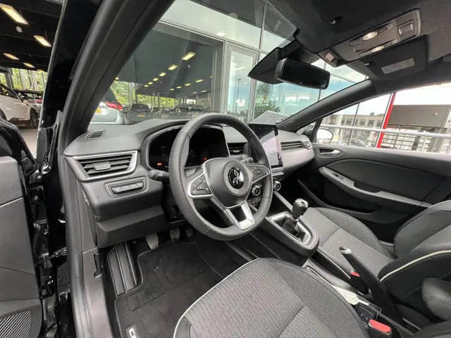 Mitsubishi Colt 1.0T MT First Edition 2024 Benzine 26