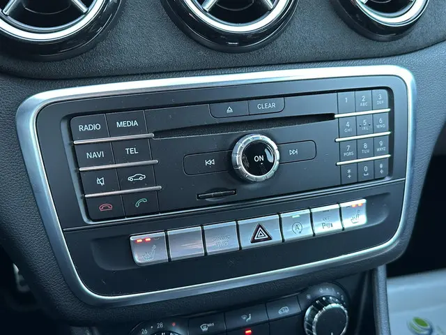 Mercedes-Benz A-Klasse 180 AMG-PAKKET 2018 Benzine 9