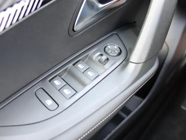 Peugeot 2008 1.2 Hybrid 145 Allure 2025 Hybride Benzine 26
