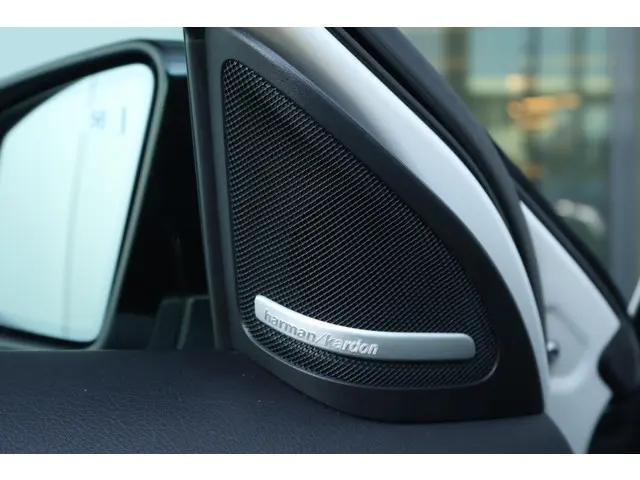 Mercedes-Benz GLA 200 Premium Plus 2018 Benzine 30