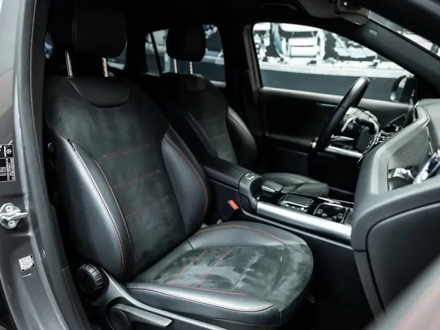 Mercedes-Benz GLA 200 AMG Line 2023 Benzine 23