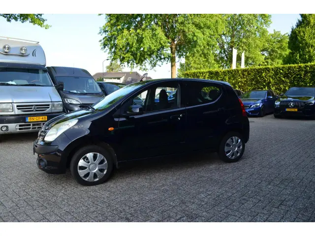 Nissan Pixo 3