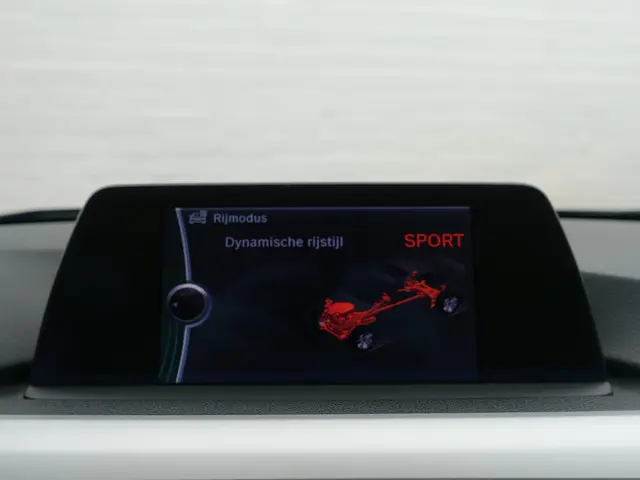 BMW 3 Serie 320i High Executive Aut- 2012 Benzine 10