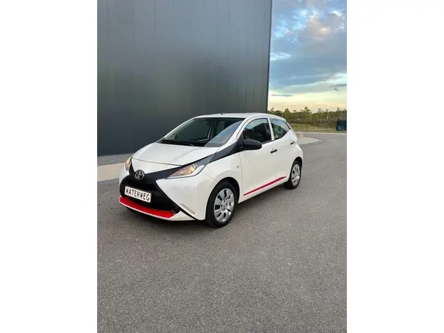 Toyota Aygo 1.0 VVT-i x NEW APK (C1,107) 2017 Benzine 3