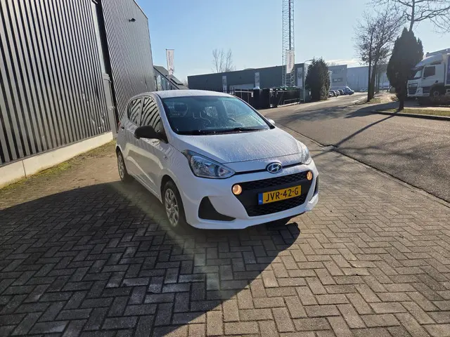 Hyundai i10 1.0i i-Motion Comfort Plus 2019 Benzine 10