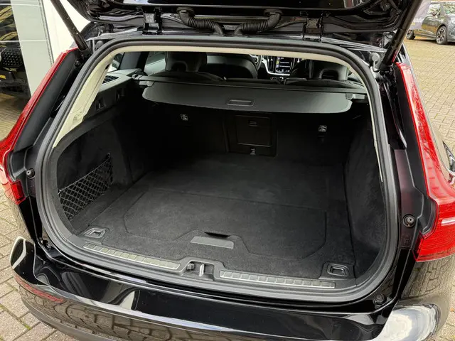 Volvo V60 2.0 B4 Momentum Bus. 2022 Benzine 28
