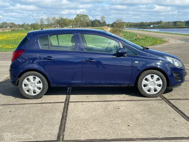 Opel Corsa 1.2 EcoFlex Cosmo Nette auto 2013 Benzine 6