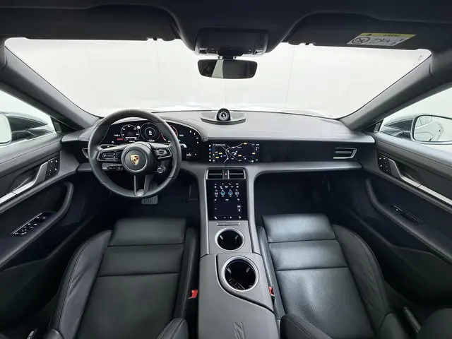 Porsche Taycan Performance 84 kWh 2024 Elektrisch 26