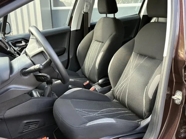 Peugeot 208 1.2 VTi Envy 2013 Benzine 9