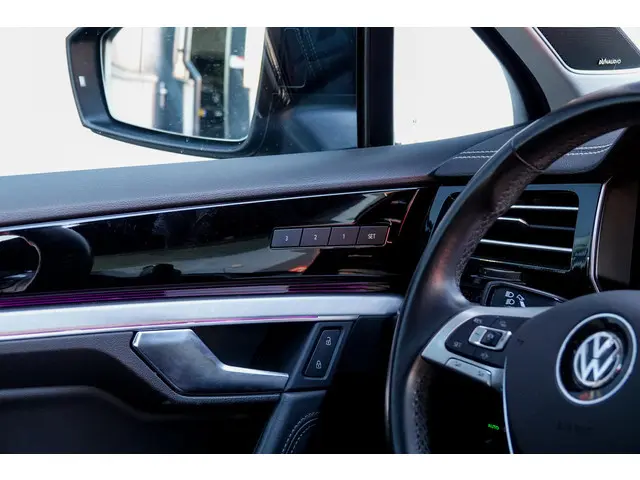Volkswagen Touareg 3.0 TDI R-Line 2018 Diesel 17