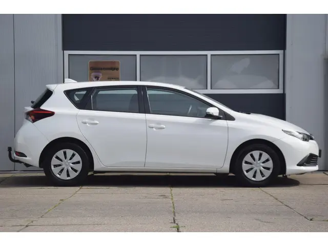 Toyota Auris 1.3 Comfort + TREKHAAK 2016 Benzine 4